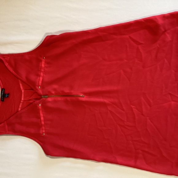 Red zip-up tank top - Picture 3 of 3